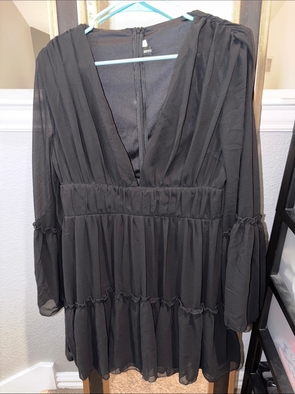 Women's Black Long Sleeve V-Neck Tiered Dress (Fits like a M)